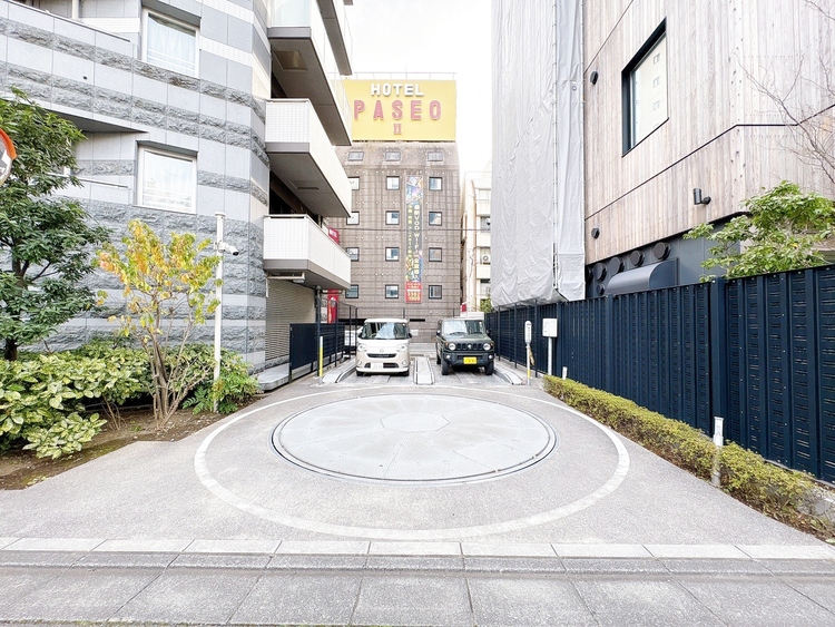 駐車場 本物件の駐車スペースです。車種制限のある場合もございますので、お気軽にお問い合わせくださいませ。