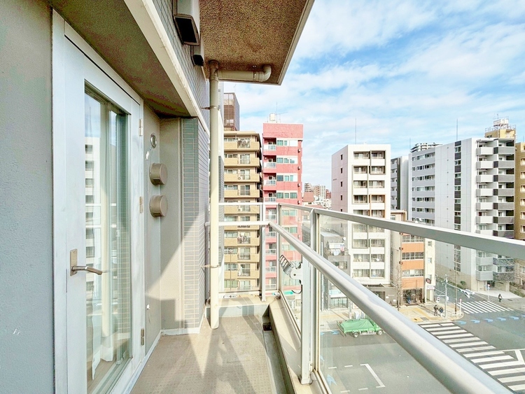 バルコニー 暮らしの中で、光と風を演出してくれるバルコニー。