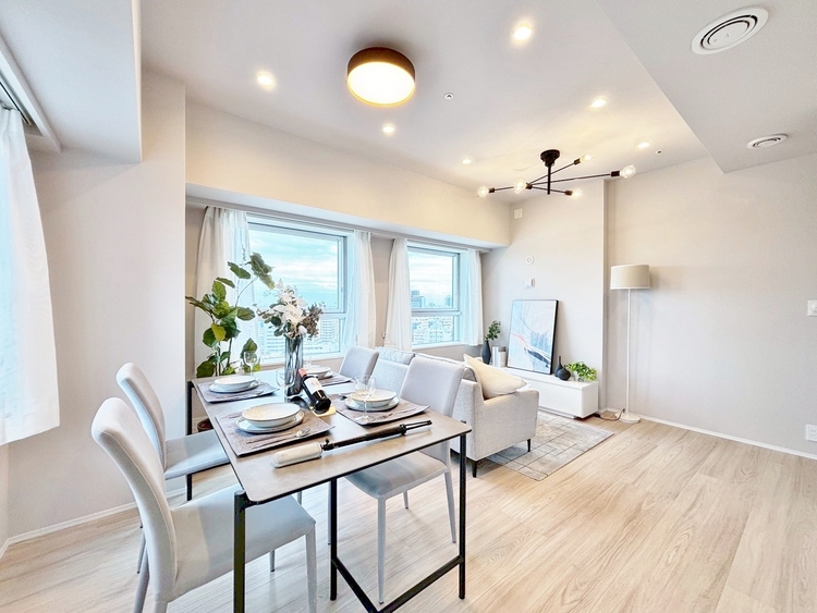 居間 居心地の良い空気感は、暮らしのステージを彩り、心からのやすらぎと満足感を与えてくれます。