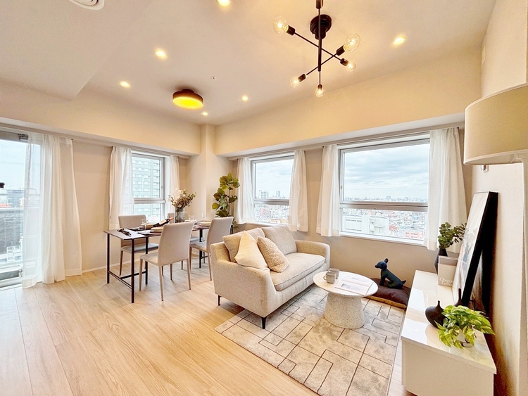 居間 飾り過ぎないシンプルな内装と偏り過ぎないデザインで統一しました。