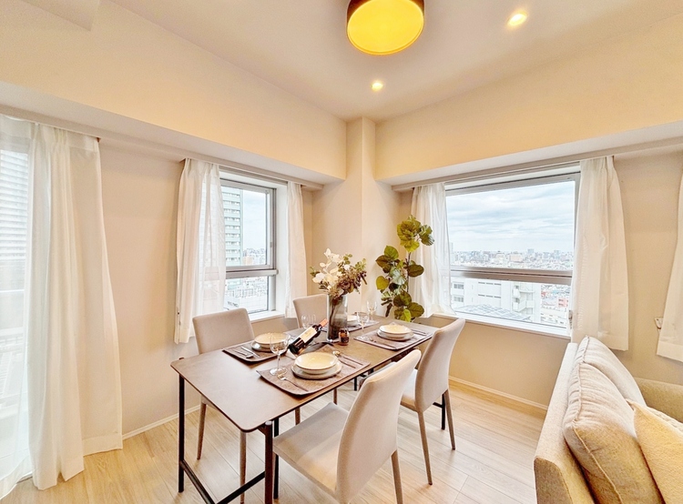 居間 快適に過ごす毎日を求めて、暮らしの中でご自身の「マイホーム」に創り上げてください。