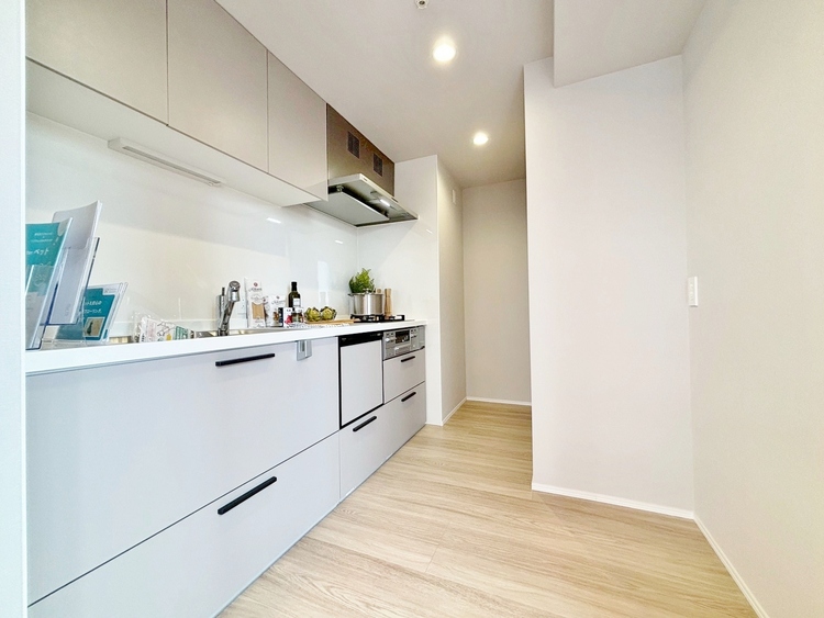 キッチン スマートな意匠と充実の機能を備えたキッチンが、暮らしにおいしい彩りを添えます。