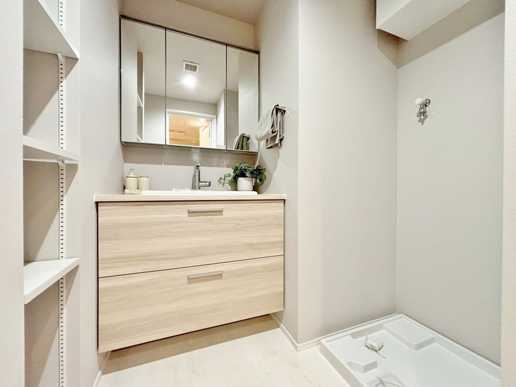 洗面 清潔感と心地よさを重視した、上質感漂うパウダールーム。