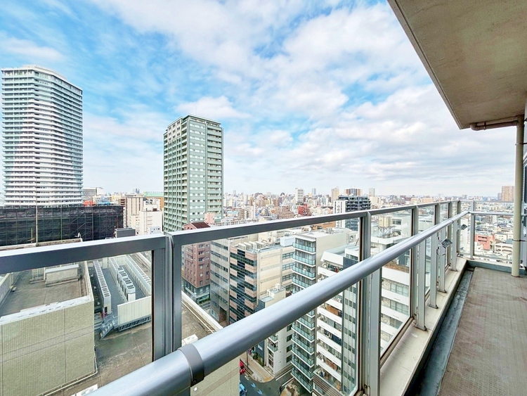 バルコニー 頬をなでる、優しい風を感じることが出来ます。