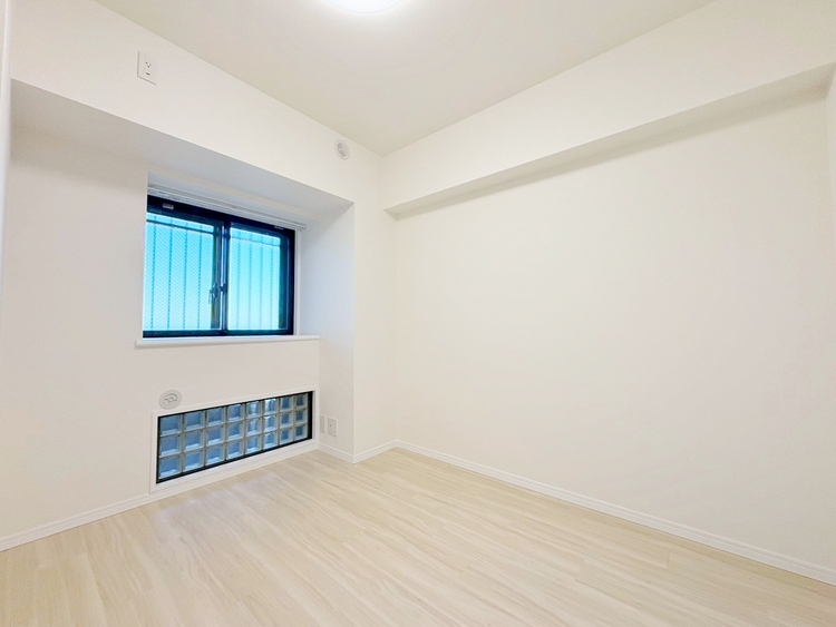 寝室 ベッドも十分に設置するスペースがあります。