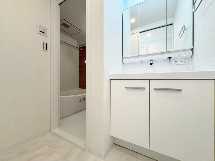 洗面 清潔感と心地よさを重視した、上質感漂うパウダールーム。