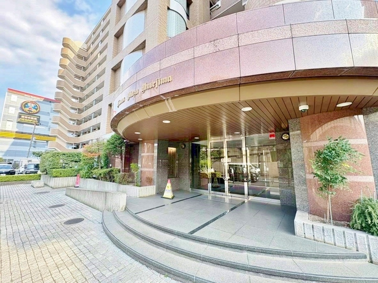 エントランス 外と内をつなぐエントランスは、まさに顔となる場所。