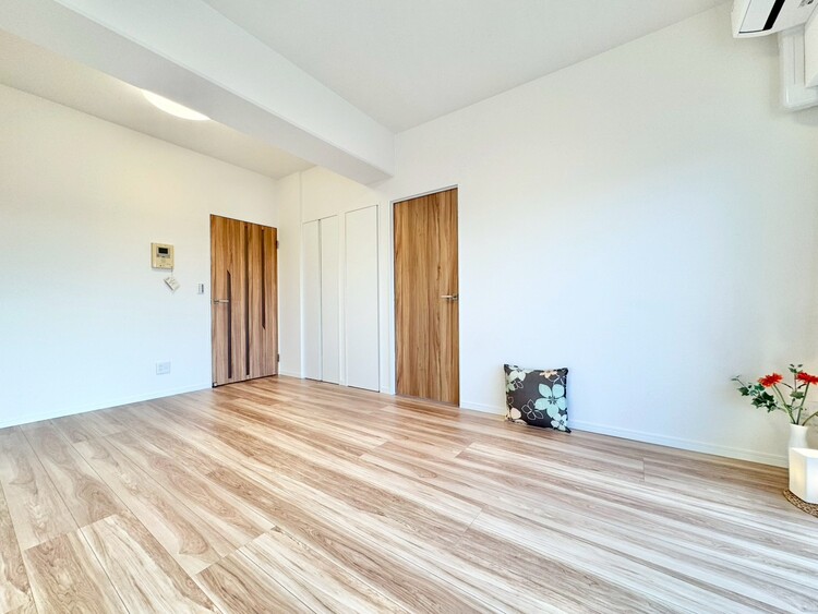 居間 居心地の良い空気感は、暮らしのステージを彩り、心からのやすらぎと満足感を与えてくれます。