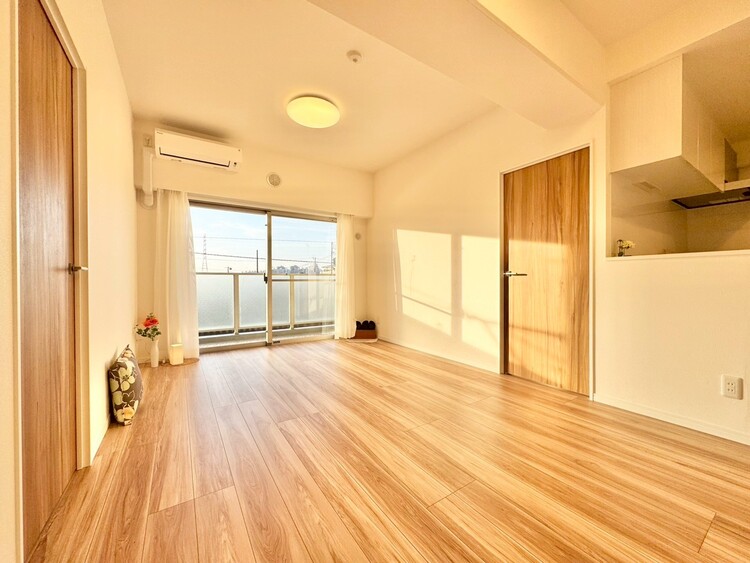 居間 快適に過ごす毎日を求めて、暮らしの中でご自身の「マイホーム」に創り上げてください。