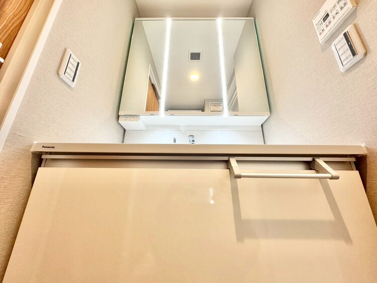 洗面 何かと物が増える場所だからこそ、スッキリと見映えの良い空間に。