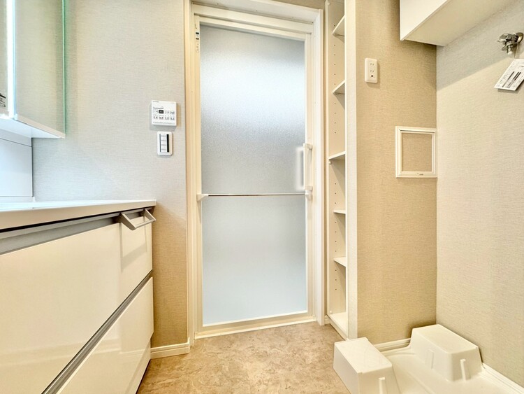 洗面 清潔感と心地よさを重視した、上質感漂うパウダールーム。