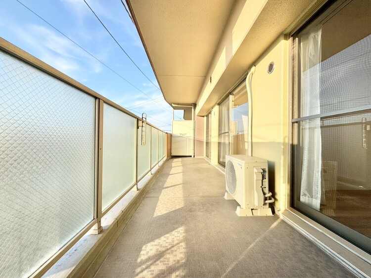 バルコニー 暮らしの中で、光と風を演出してくれるバルコニー。