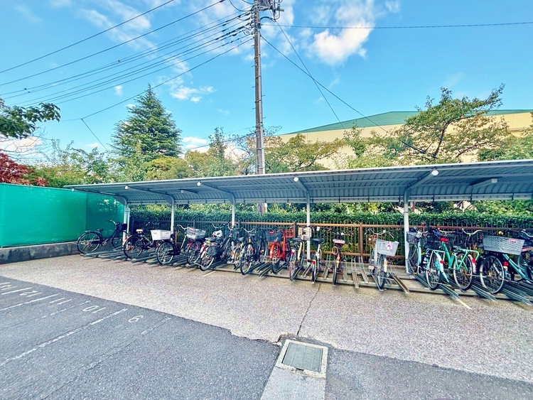 その他 きちんと整備された駐輪場。住む方の心遣いが感じられます。