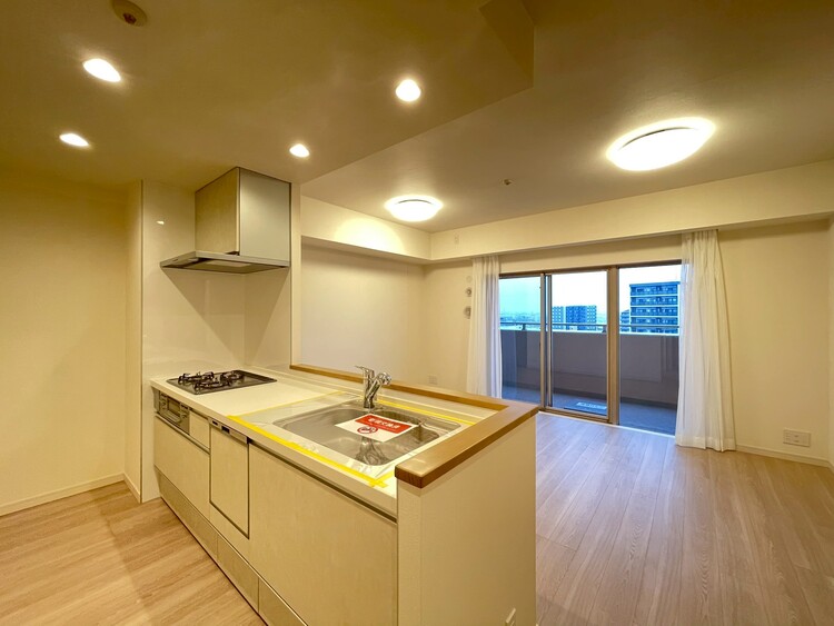 居間 忙しく過ぎゆく日常を置き去るほど、ゆったりした時間が流れるリビング。