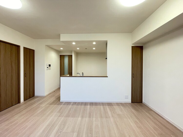 居間 居心地の良い空気感は、暮らしのステージを彩り、心からのやすらぎと満足感を与えてくれます。