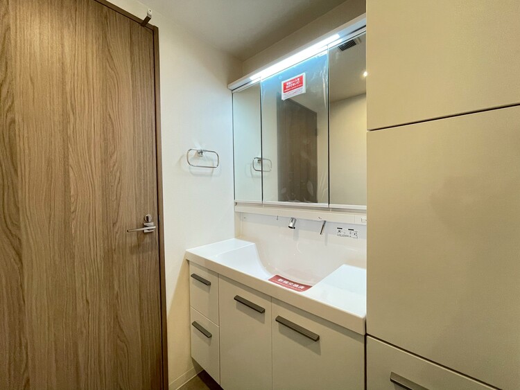 洗面 何かと物が増える場所だからこそ、スッキリと見映えの良い空間に。