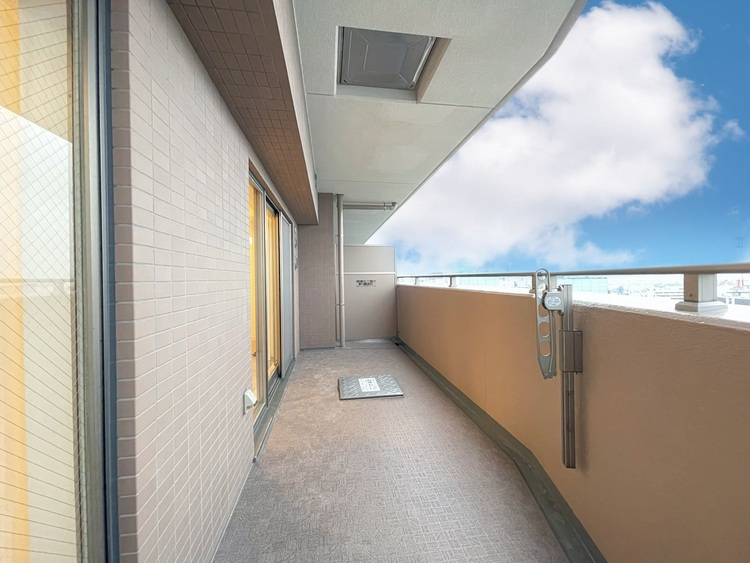 バルコニー 暮らしの中で、光と風を演出してくれるバルコニー。