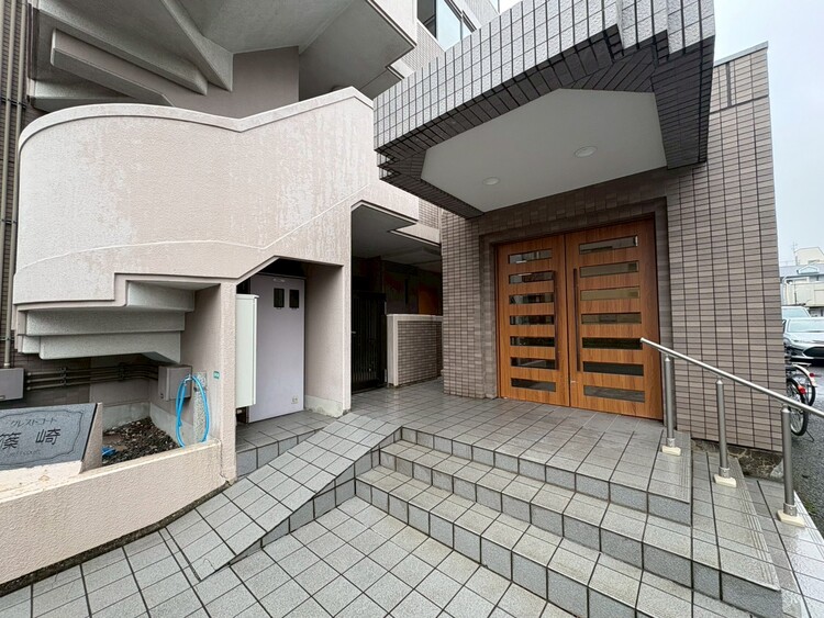 エントランス 外と内をつなぐエントランスは、まさに顔となる場所。