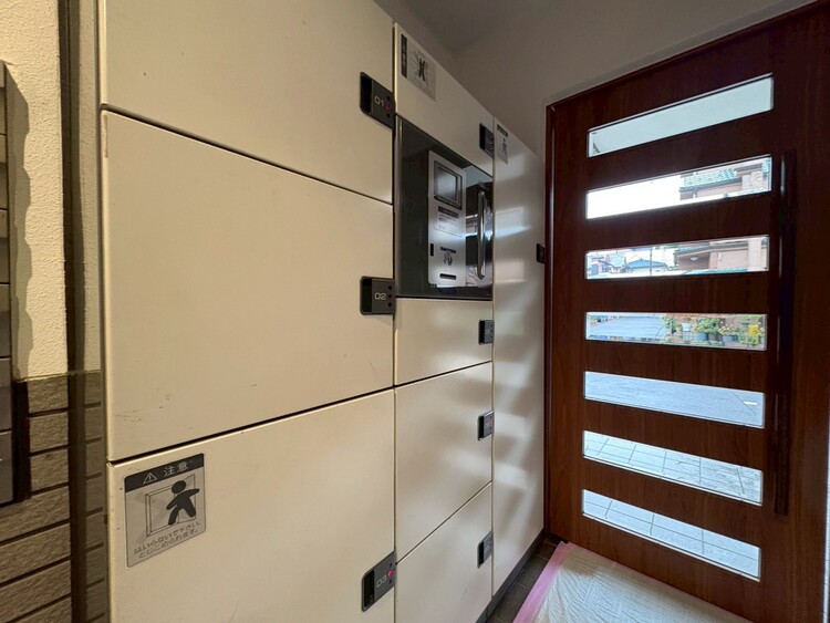 設備 共用部分の宅配ボックスです。留守中の荷物受け取りもできるので、安心して外出ができますね。