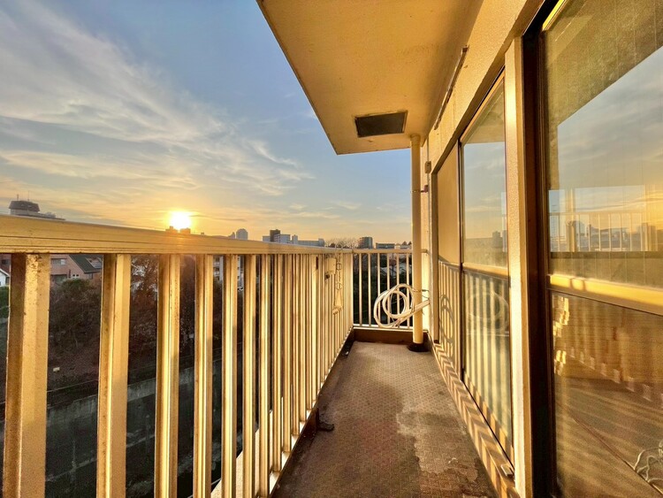 バルコニー 暮らしの中で、光と風を演出してくれるバルコニー。