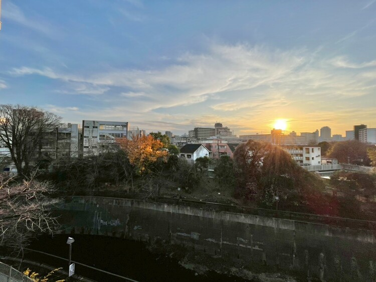 バルコニー 頬をなでる、優しい風を感じることが出来ます。