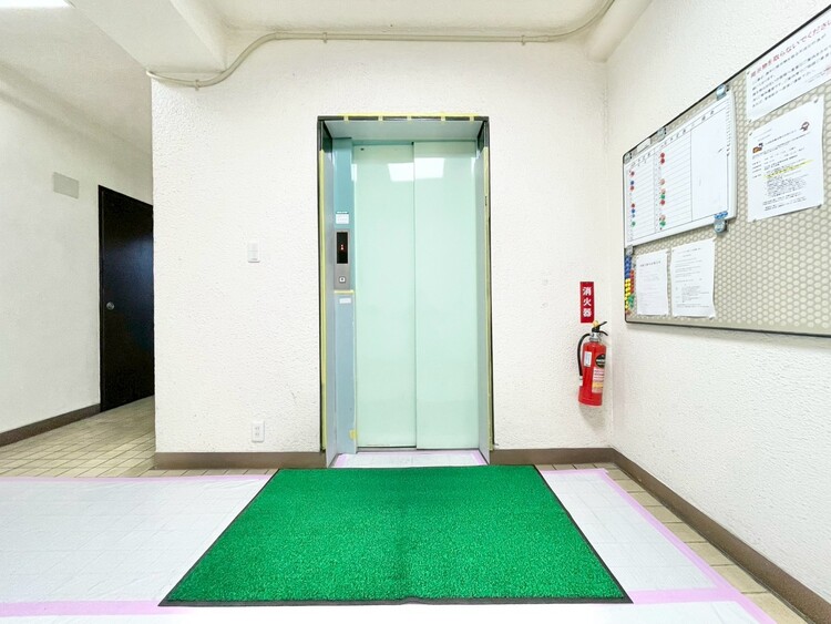 設備 エレベーターの管理も、きちんと行き届いてます。