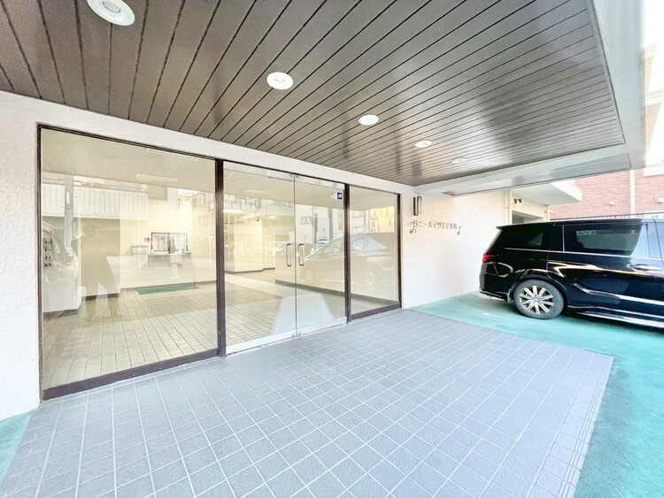 エントランス 外と内をつなぐエントランスは、まさに顔となる場所。