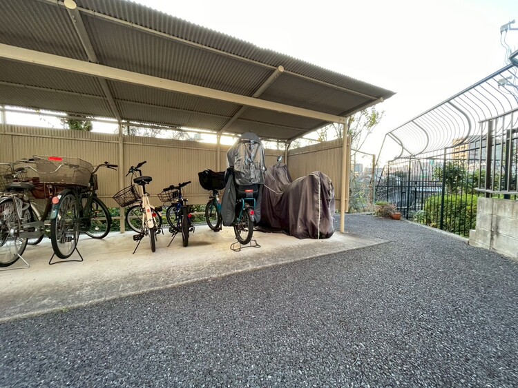 その他 きちんと整備された駐輪場。住む方の心遣いが感じられます。