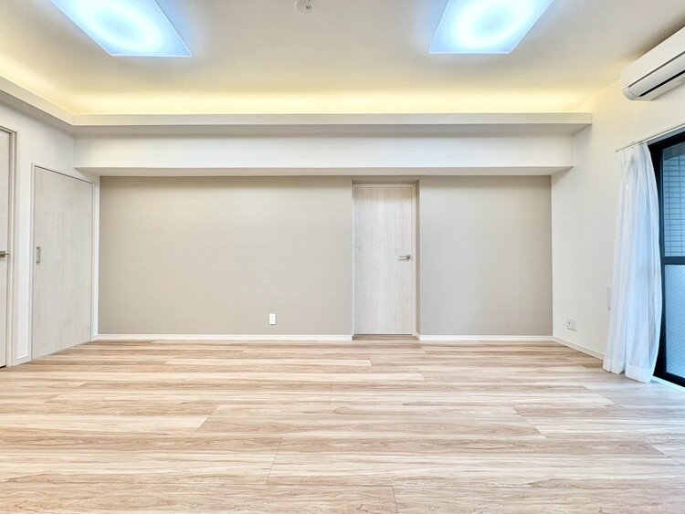 居間 忙しく過ぎゆく日常を置き去るほど、ゆったりした時間が流れるリビング。