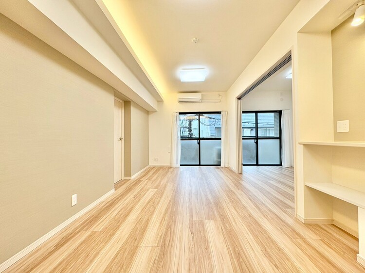 居間 居心地の良い空気感は、暮らしのステージを彩り、心からのやすらぎと満足感を与えてくれます。