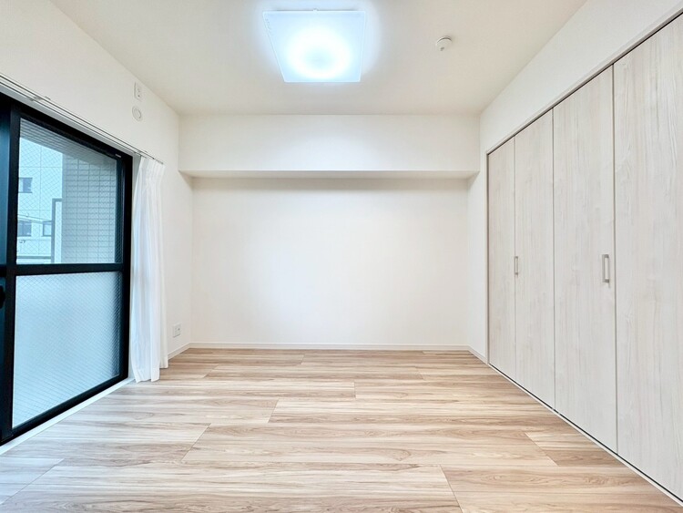 寝室 ベッドも十分に設置するスペースがあります。