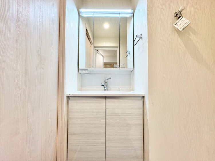 洗面 何かと物が増える場所だからこそ、スッキリと見映えの良い空間に。