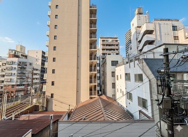 バルコニー 窓を開けると広がる青空。心をリフレッシュして日々を過ごしていきましょう。