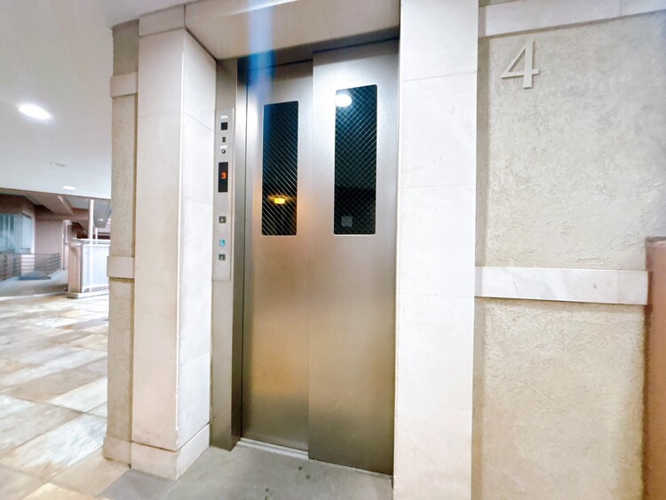 設備 エレベーターの管理も、きちんと行き届いてます。