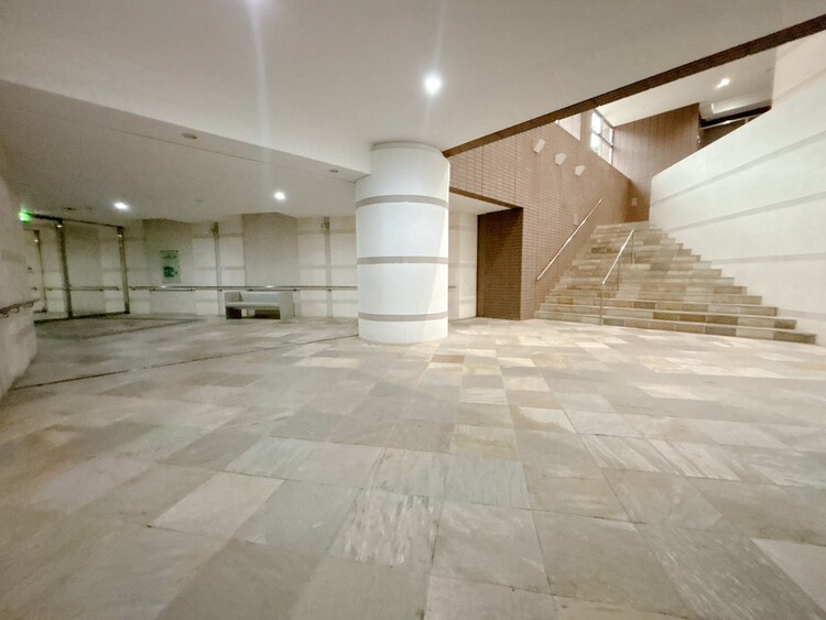 エントランス エントランス内部は、管理が行き届き清潔な共有スペースとなっています。