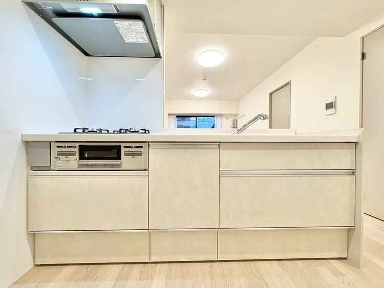 キッチン スマートな意匠と充実の機能を備えたキッチンが、暮らしにおいしい彩りを添えます。