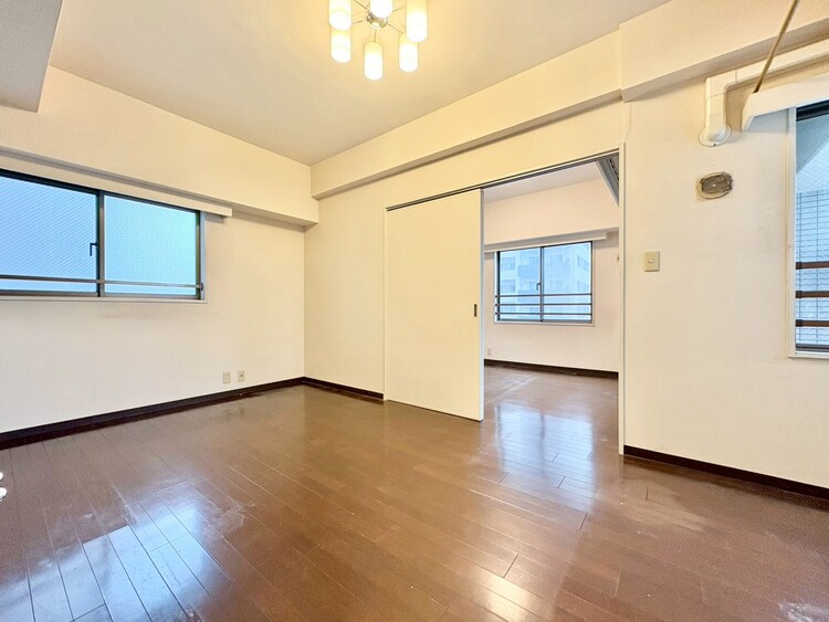 居間 居心地の良い空気感は、暮らしのステージを彩り、心からのやすらぎと満足感を与えてくれます。