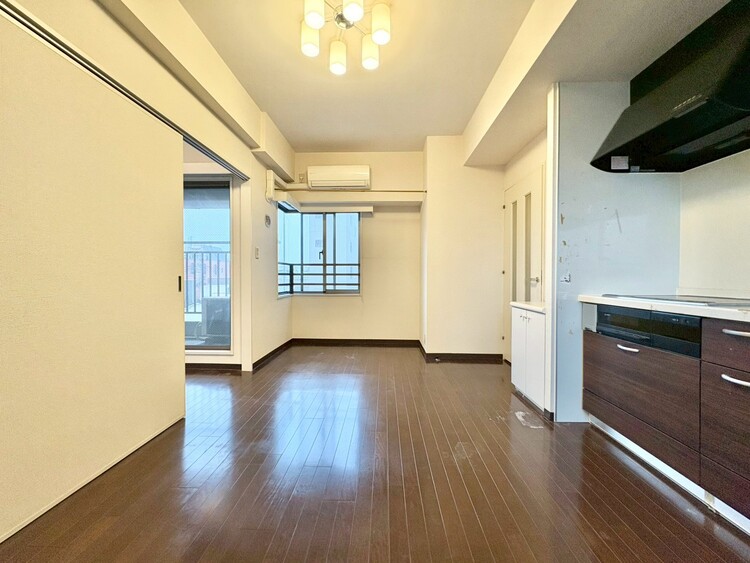 居間 飾り過ぎないシンプルな内装と偏り過ぎないデザインで統一しました。