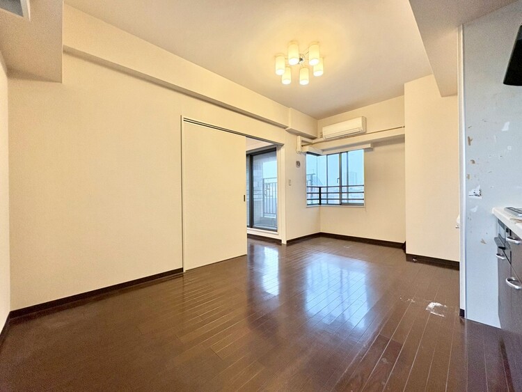 居間 快適に過ごす毎日を求めて、暮らしの中でご自身の「マイホーム」に創り上げてください。