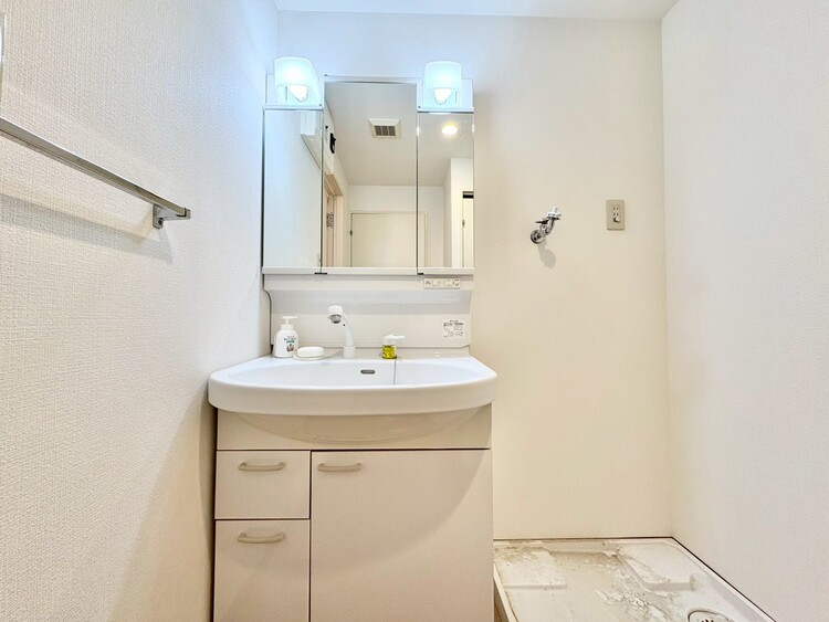 洗面 何かと物が増える場所だからこそ、スッキリと見映えの良い空間に。