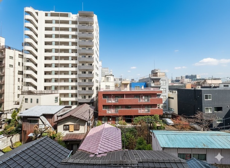 バルコニー 窓を開けると広がる青空。心をリフレッシュして日々を過ごしていきましょう。