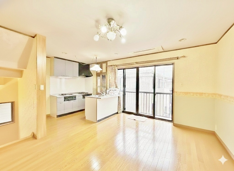 居間 忙しく過ぎゆく日常を置き去るほど、ゆったりした時間が流れるリビング。