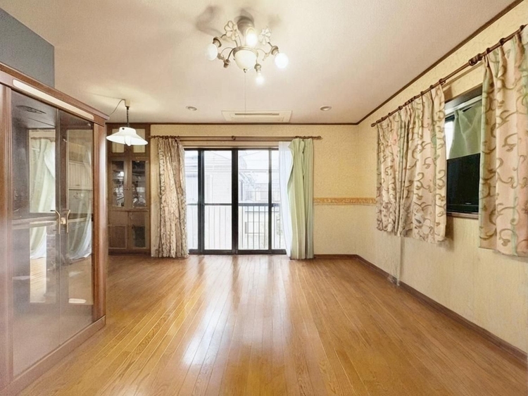 居間 居心地の良い空気感は、暮らしのステージを彩り、心からのやすらぎと満足感を与えてくれます。