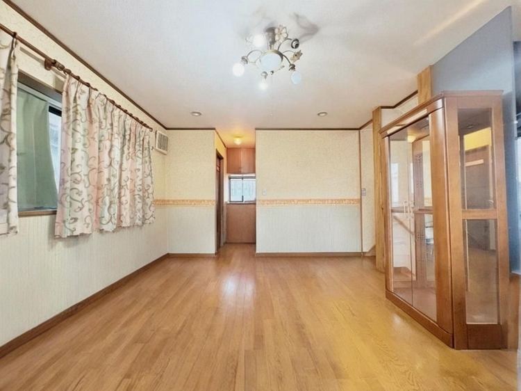 居間 飾り過ぎないシンプルな内装と偏り過ぎないデザインで統一しました。