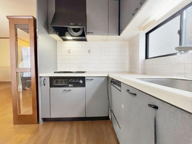 キッチン スマートな意匠と充実の機能を備えたキッチンが、暮らしにおいしい彩りを添えます。