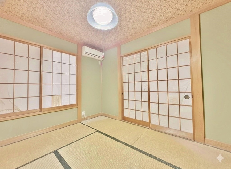 寝室 木の温もりを感じながら、落ち着く和室でくつろぎください。