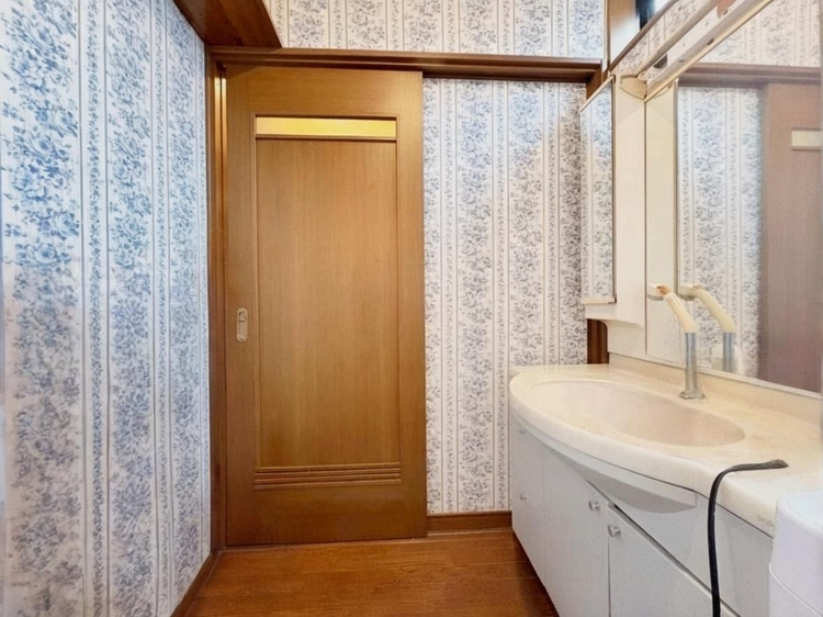 洗面 何かと物が増える場所だからこそ、スッキリと見映えの良い空間に。