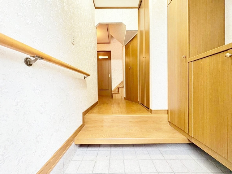 玄関 シューズボックスを完備した玄関です。