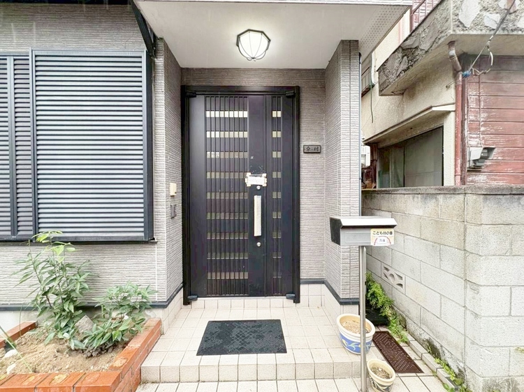 玄関 玄関を開ければ、そこは安らぎのご自宅。