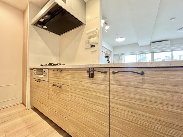 キッチン （ＣＧ加工写真）スマートな意匠と充実の機能を備えたキッチンが、暮らしにおいしい彩りを添えます。